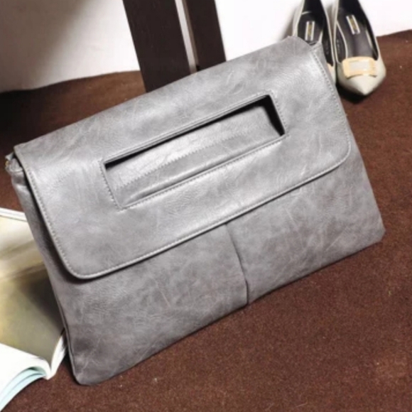 Handbags - Picture 2 of 3